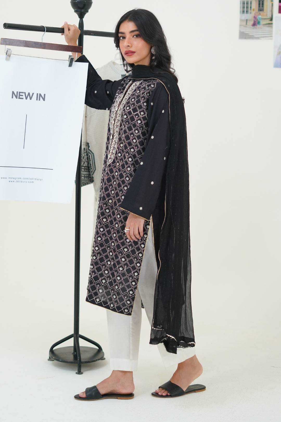 Black Kurta Set in - Pakistani Dresses by Malbusaat