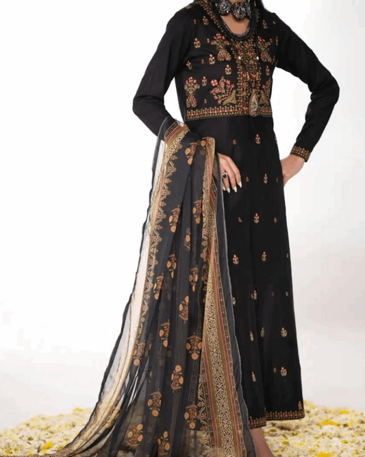 Elegant Black Traditional Suit with Floral Detailing in - Pakistani Dresses by Malbusaat