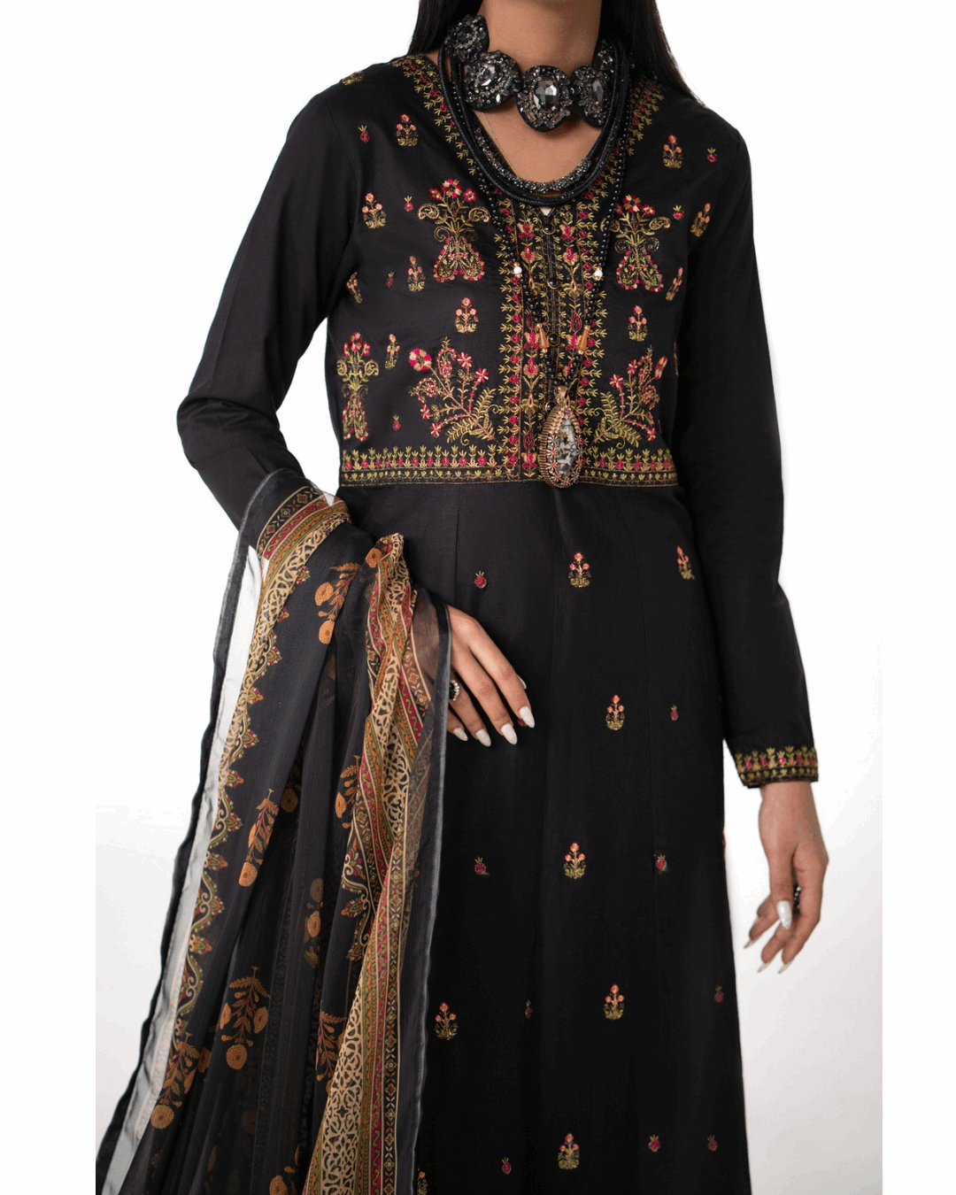 Elegant Black Traditional Suit with Floral Detailing in - Pakistani Dresses by Malbusaat