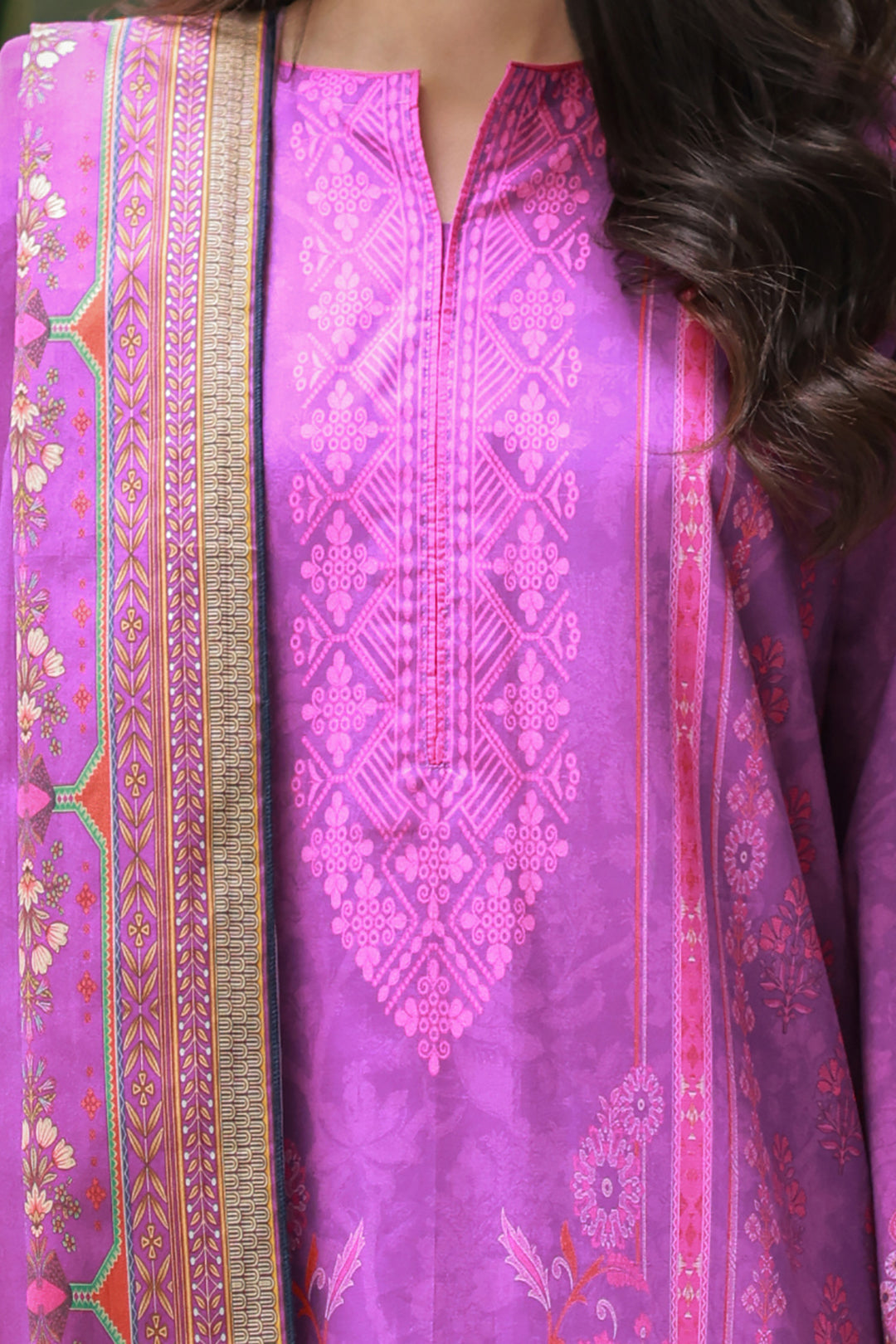 Kurta Set with Traditional Patterns in - Pakistani Dresses by Malbusaat