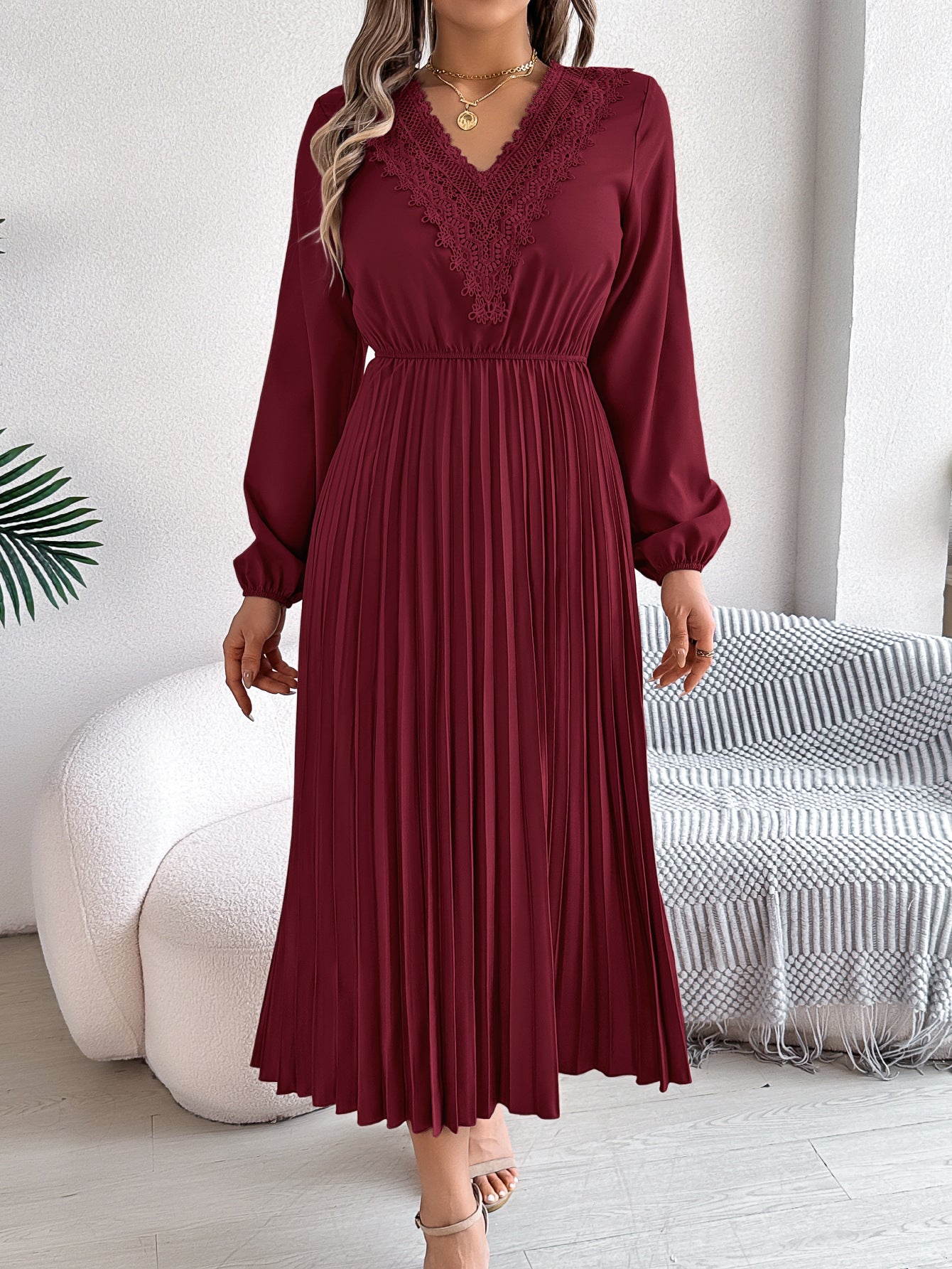 Elegant Lace V-Neck Pleated Long Sleeve Midi Dress