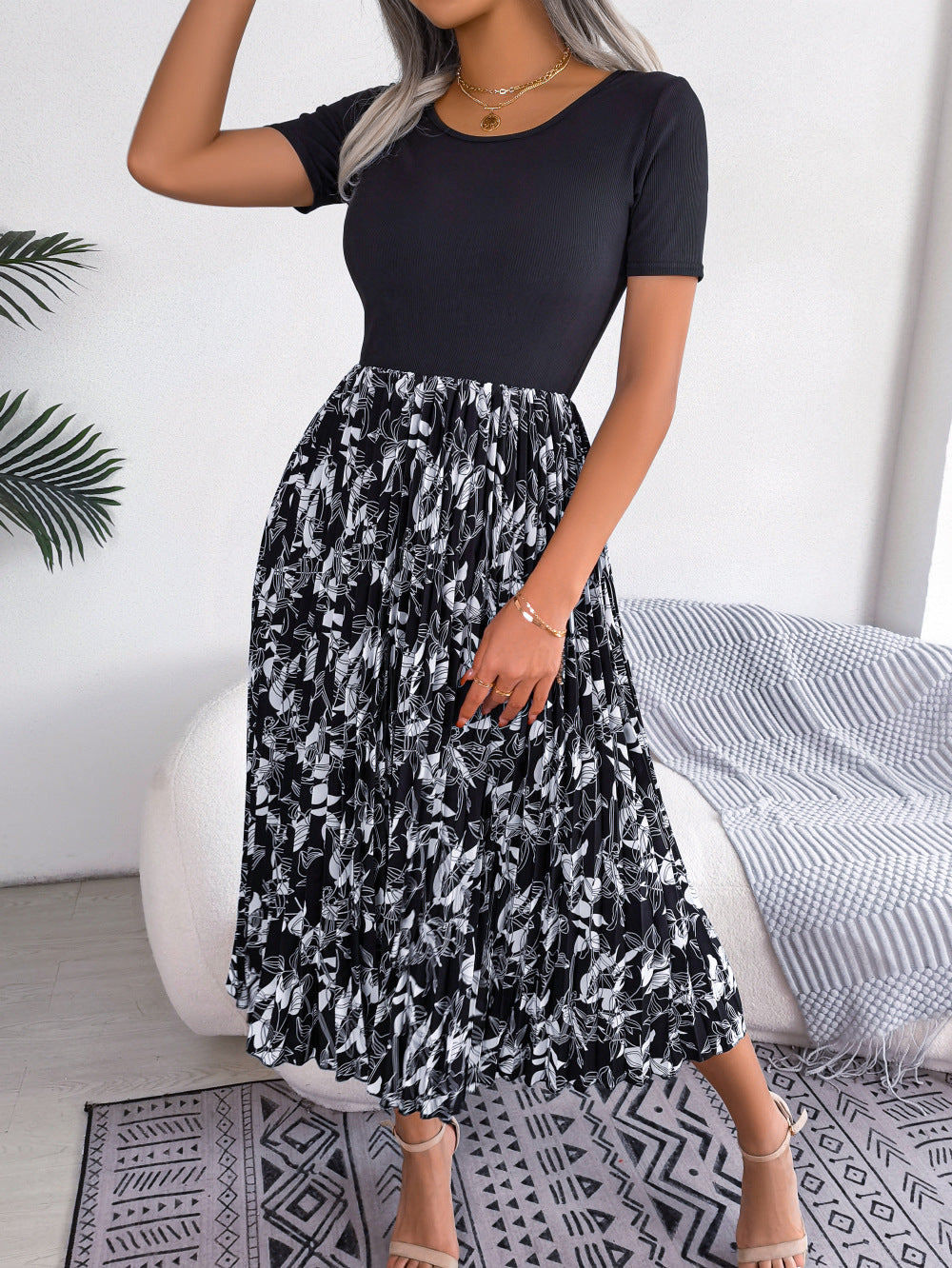 Leaf Print Crew Neck Pleated Chiffon Midi Dress
