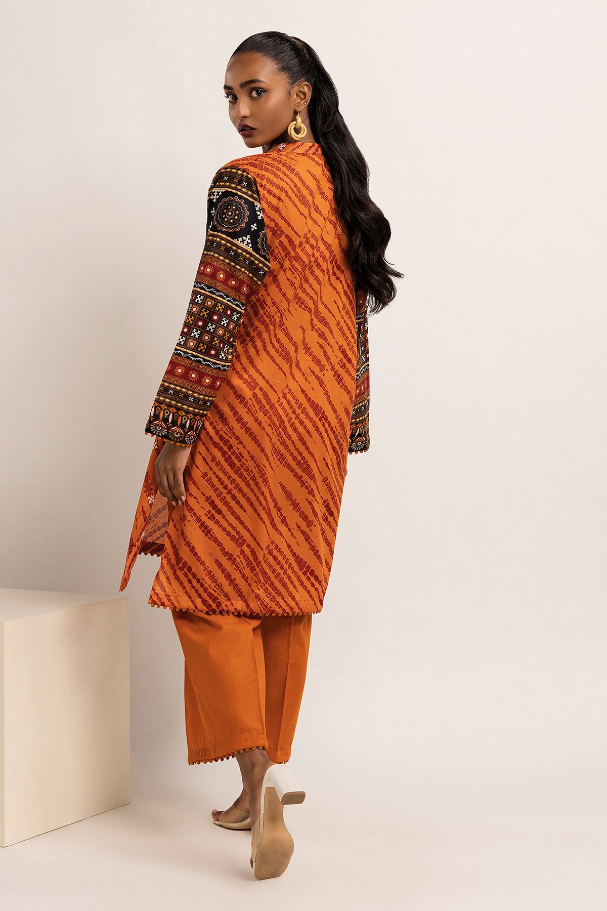 Printed Lawn Fabrics 2 Piece Top Bottoms in - by Malbusaat