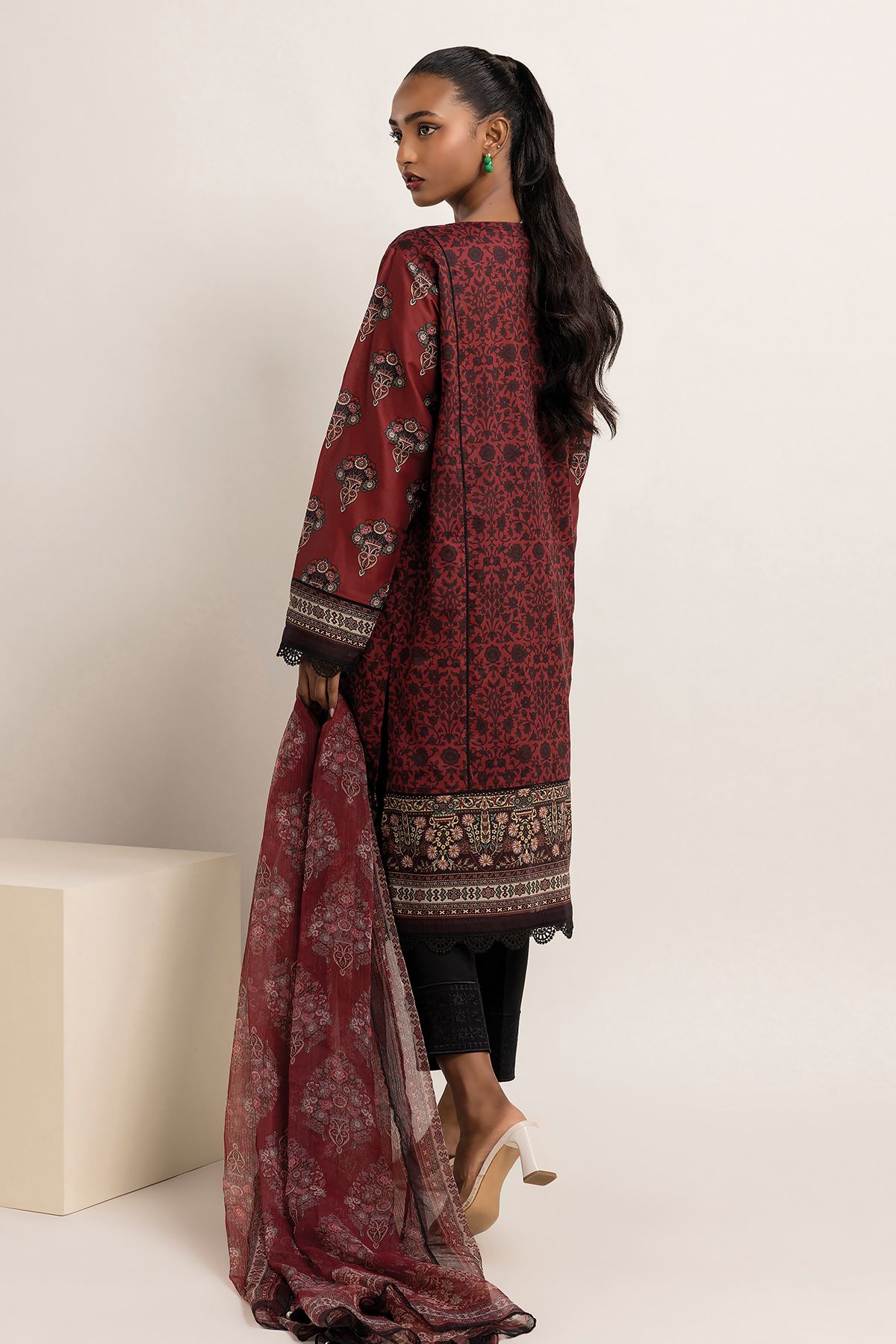 Unstitched Lawn Fabrics 2 Piece Top Dupatta in - by Malbusaat
