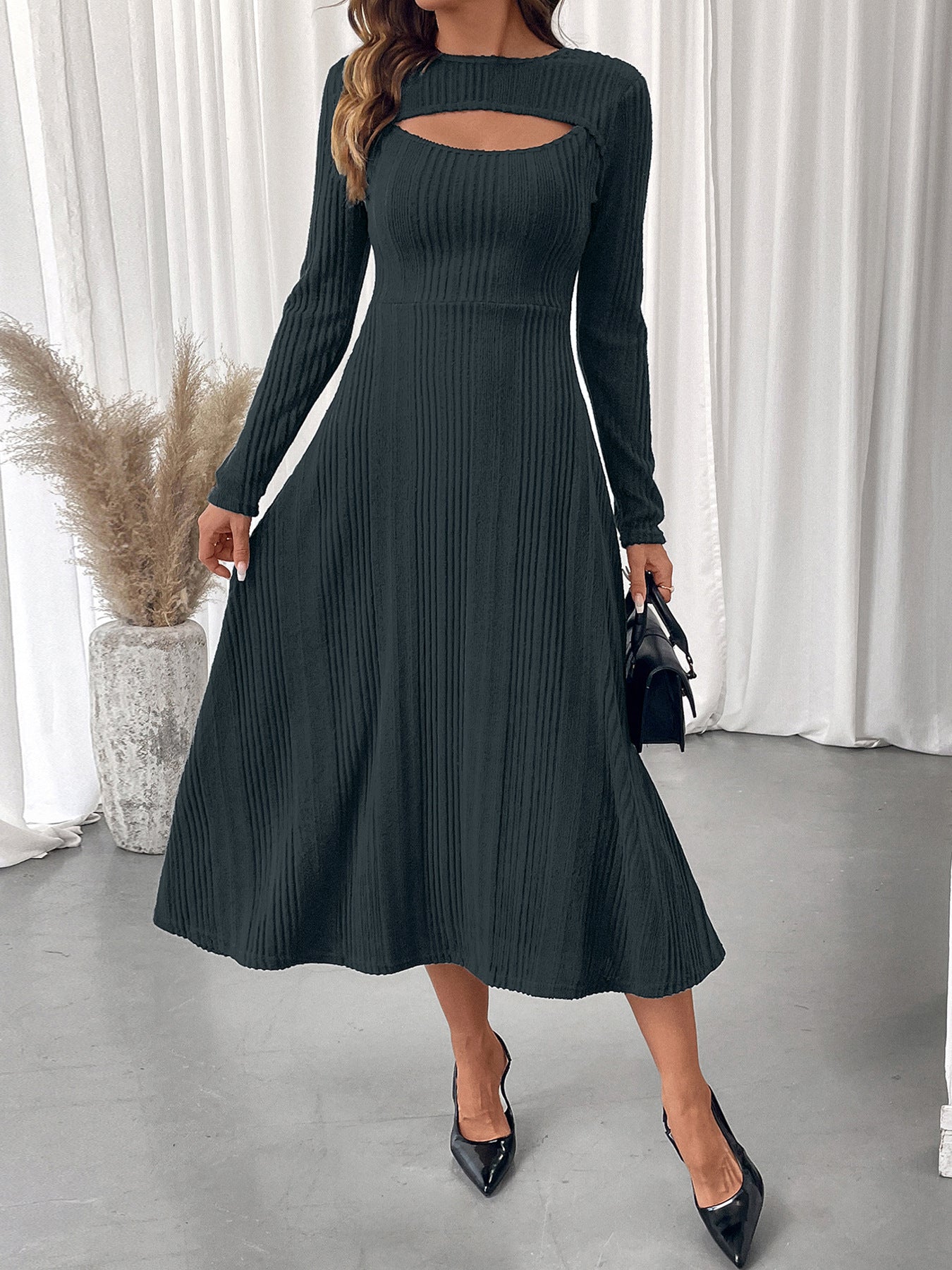 Malbusaat autumn slim fit midi dress in dark green with long sleeves and keyhole neckline