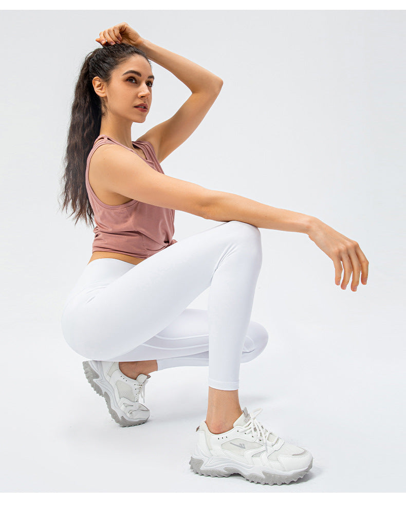 Loose Casual Running Quick-Drying Sports Blouse in - by Malbusaat