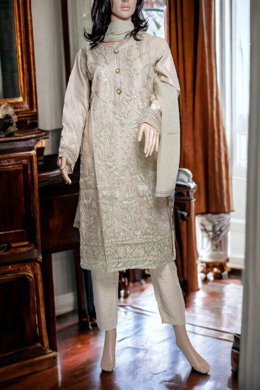 Shop 3PCS FORMAL EMBROIDERED DRESS by Malbusaat, versatile Pakistani Dress at Malbusaat. Ready-made desi suits, Pakistani designer dresses online UK.