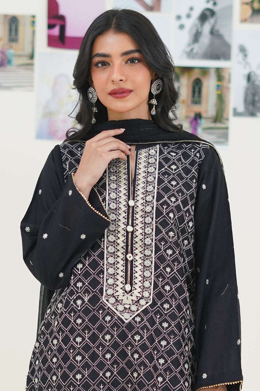 Shop Black Kurta Set by Malbusaat, versatile Pakistani Dresses at Malbusaat. Ready-made desi suits, Pakistani designer dresses online UK.