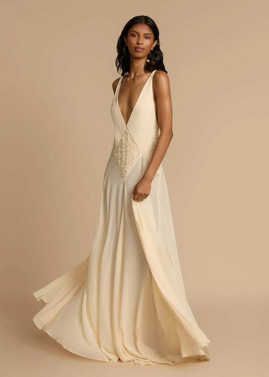 Malbusaat elegant lace maxi dress in cream with deep V-neck and flowing skirt