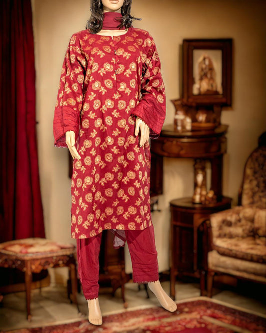 Shop Maroon Jacquard Print 3-Piece Suit by Malbusaat, versatile Pakistani Dress at Malbusaat. Ready-made desi suits, Pakistani designer dresses online UK.