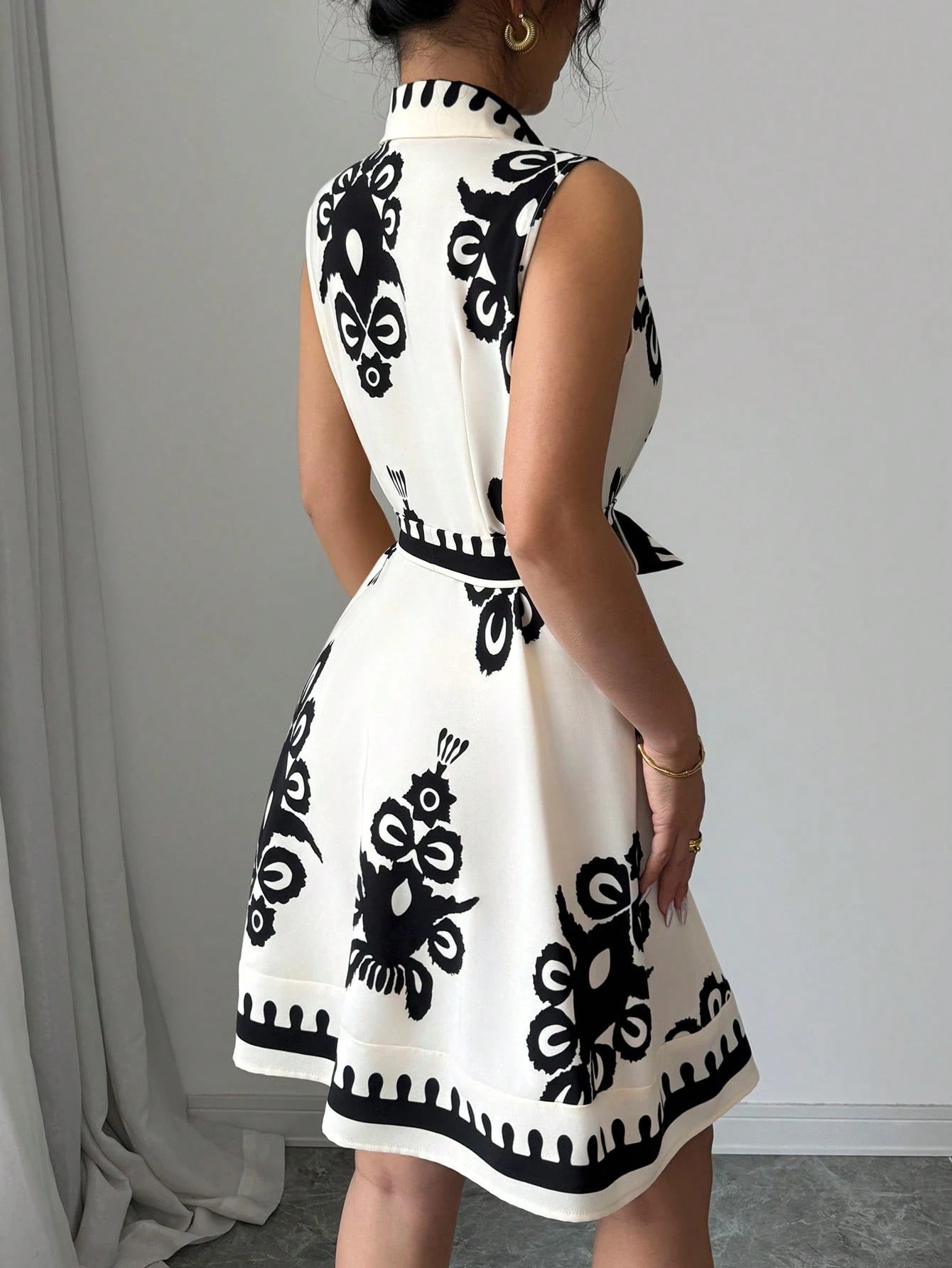 Graphic Sleeveless Shirt Dress in - by Malbusaat