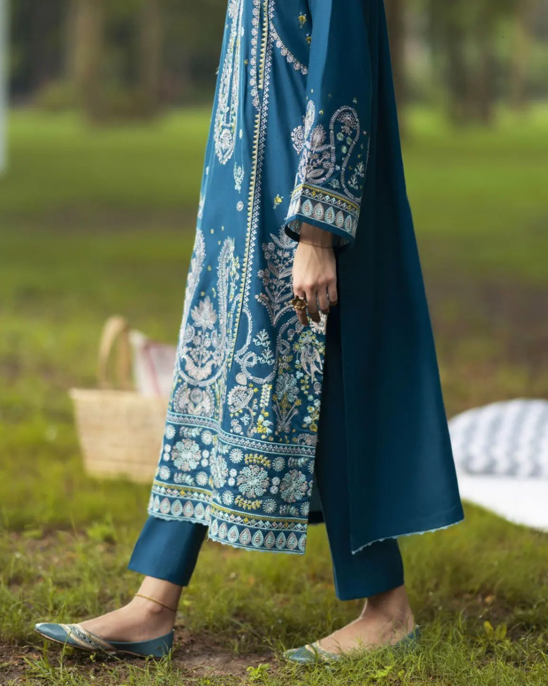 Shop Teal Blue Linen 3-Piece Dress by Malbusaat, versatile Pakistani Dresses at Malbusaat. Ready-made desi suits, Pakistani designer dresses online UK.